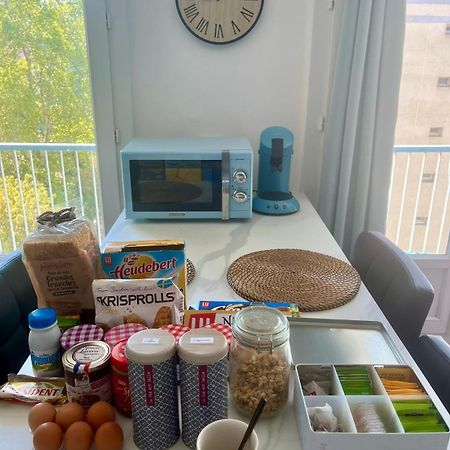 Chambre Privee Dans Un Appartement Partage Villeurbanne Bagian luar foto