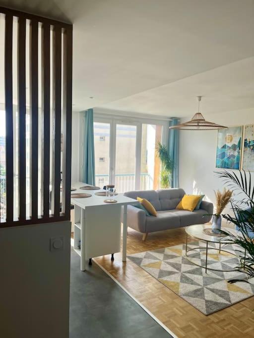 Chambre Privee Dans Un Appartement Partage Villeurbanne Bagian luar foto