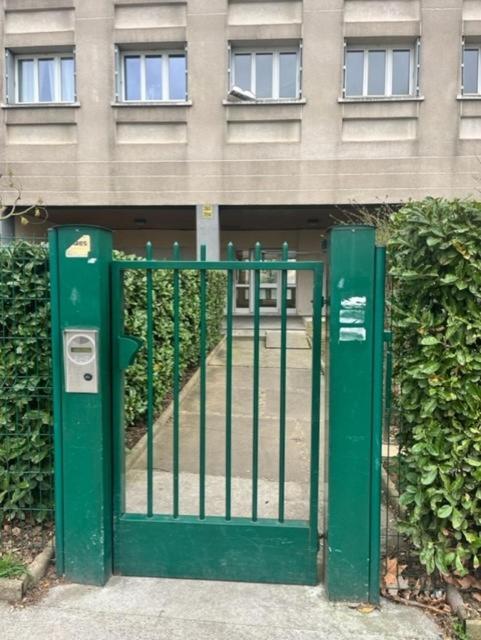 Chambre Privee Dans Un Appartement Partage Villeurbanne Bagian luar foto